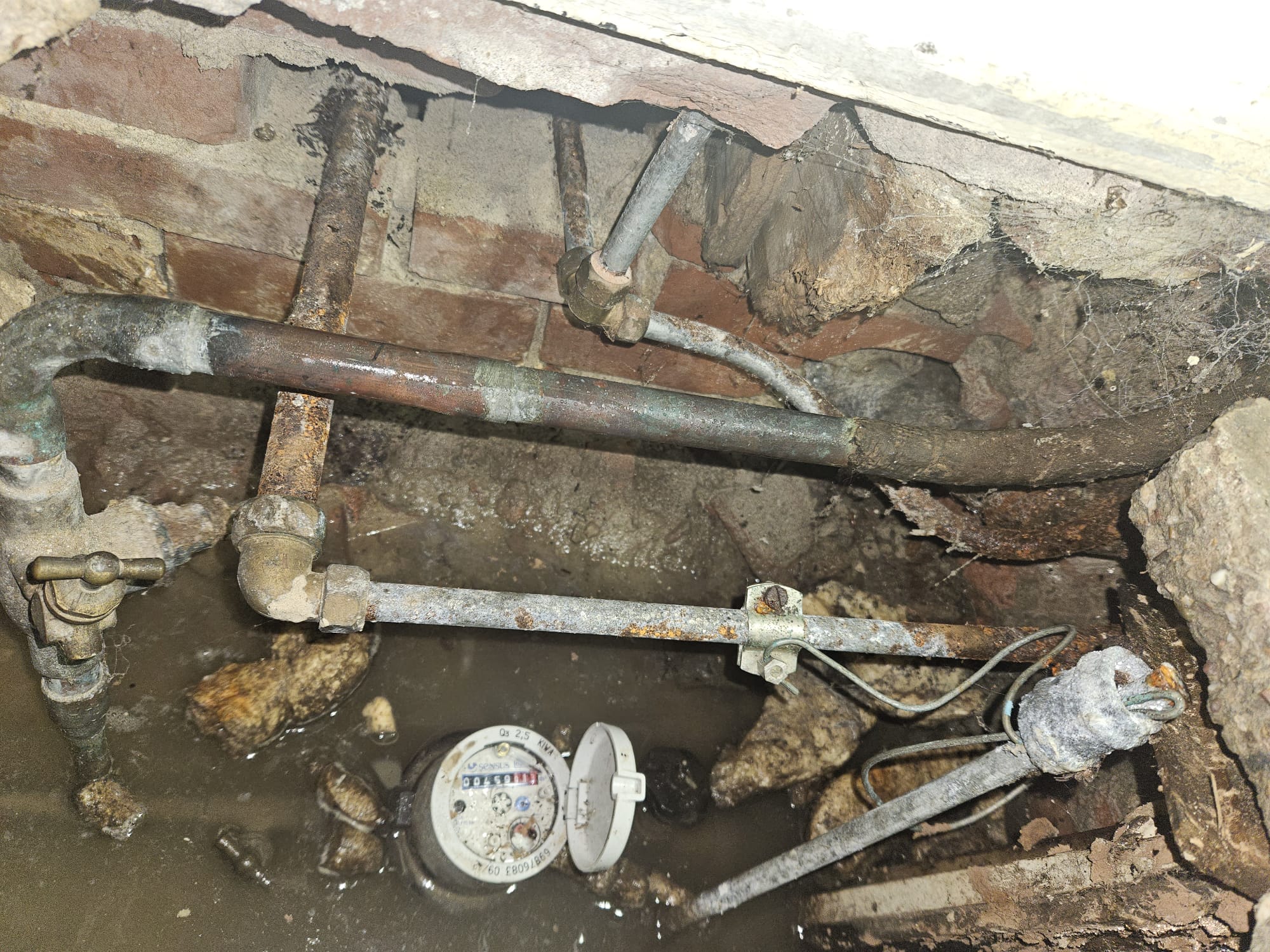 Spoed: lekkende waterleiding én CV bij watermeter