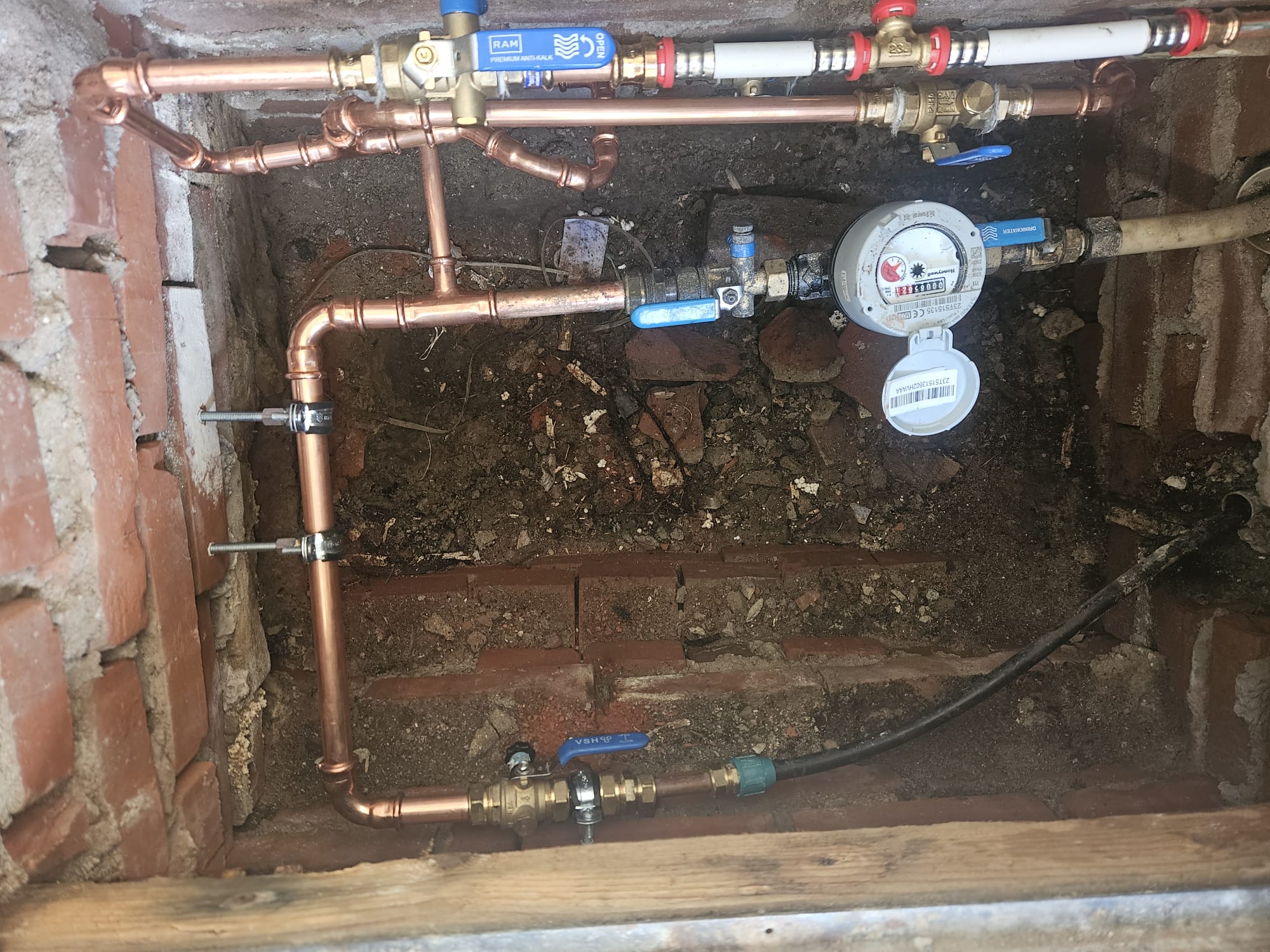 Leidingwerk bij watermeter